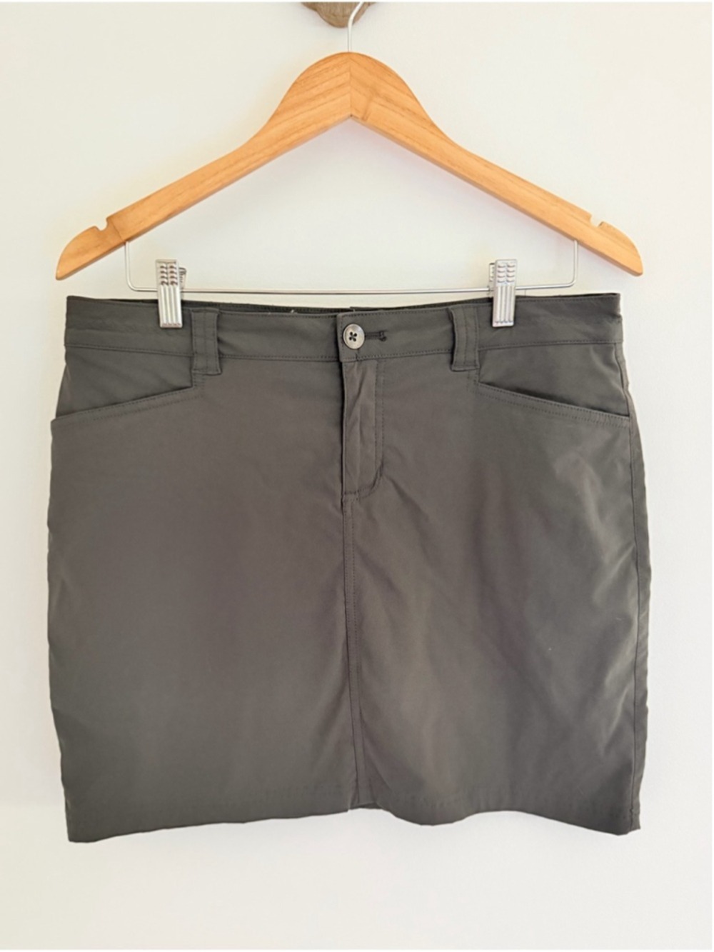 Eddie Bauer Gray Performance Skort Size 8 Hiking Golf Travel Outdoor Stretch